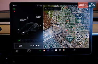 Седан Tesla Model 3 2021 в 