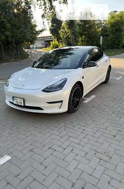 Седан Tesla Model 3 2021 в Киеве