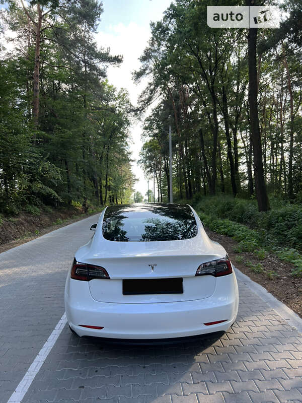 Седан Tesla Model 3 2020 в Львове