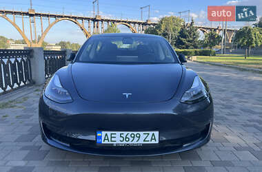 Седан Tesla Model 3 2023 в 