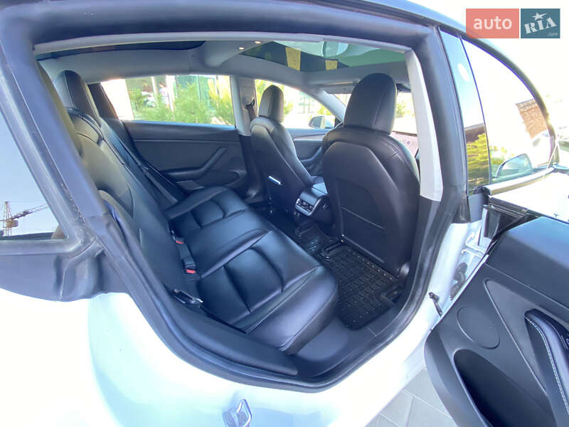 Седан Tesla Model 3 2021 в Хмельницькому