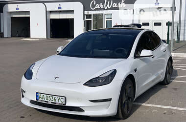 Седан Tesla Model 3 2021 в Киеве