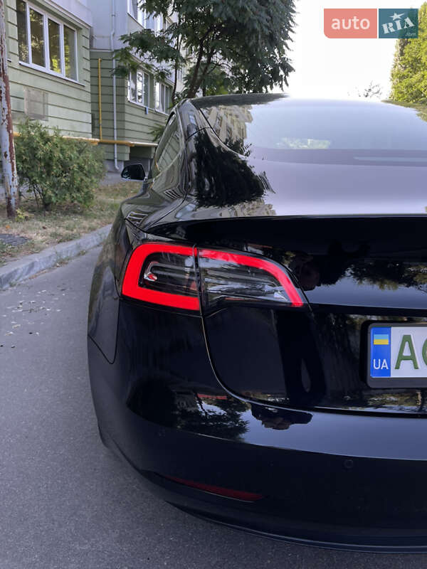 Седан Tesla Model 3 2019 в Києві