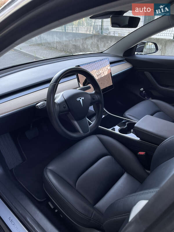 Седан Tesla Model 3 2019 в Києві
