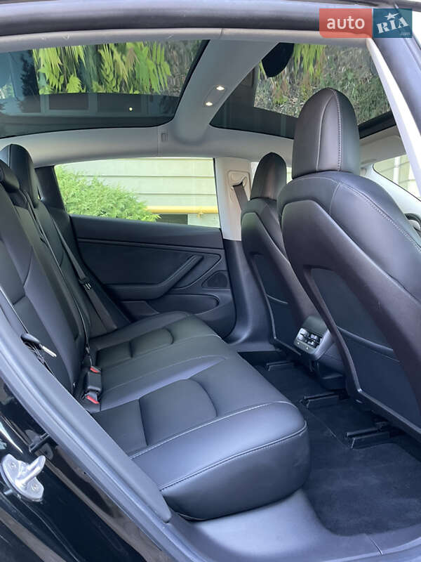 Седан Tesla Model 3 2019 в Києві