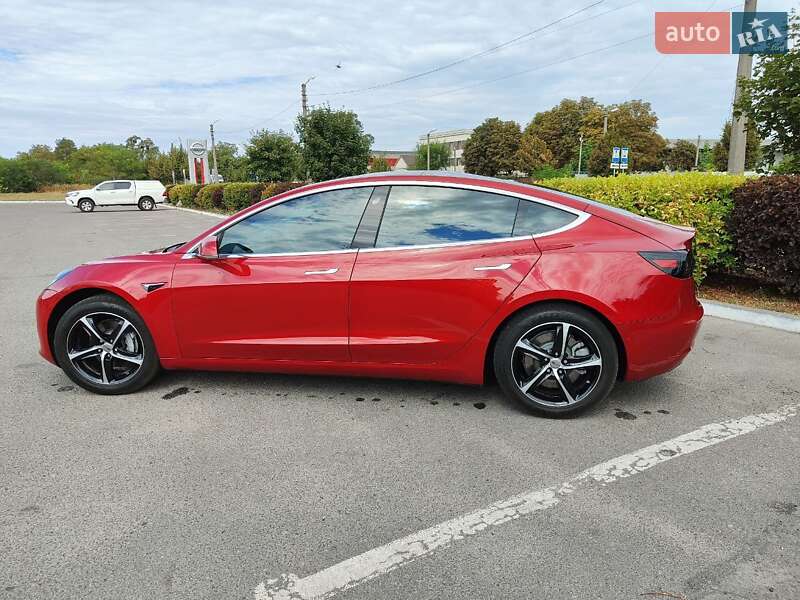 Седан Tesla Model 3 2018 в 