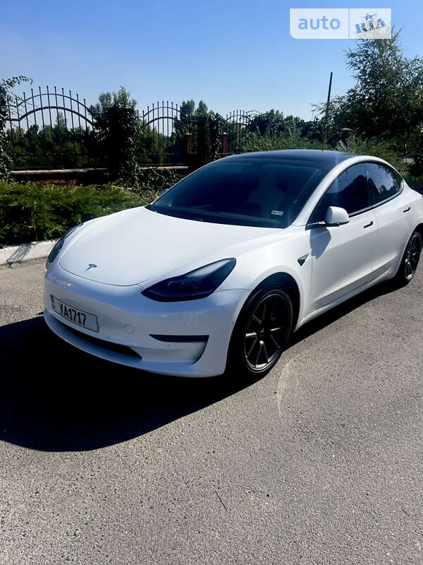 Седан Tesla Model 3 2021 в Дніпрі