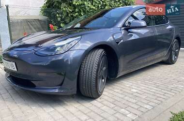 Седан Tesla Model 3 2021 в 