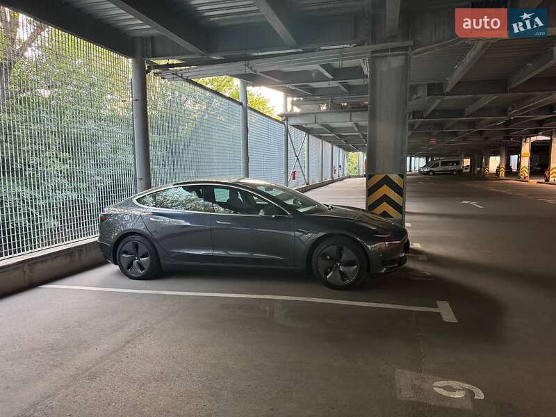 Седан Tesla Model 3 2019 в Киеве