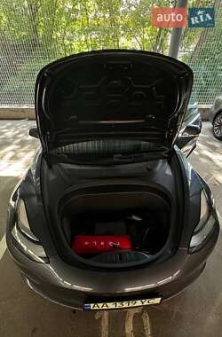 Седан Tesla Model 3 2019 в Киеве