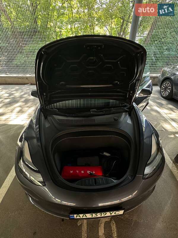 Седан Tesla Model 3 2019 в Киеве