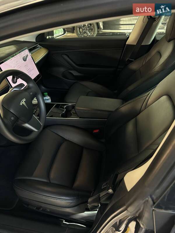 Седан Tesla Model 3 2019 в Киеве