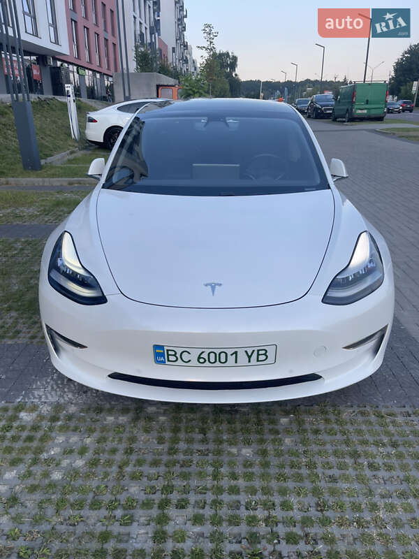Седан Tesla Model 3 2019 в Львове