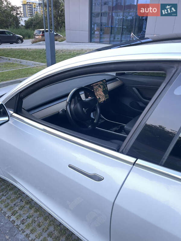 Седан Tesla Model 3 2019 в Львове