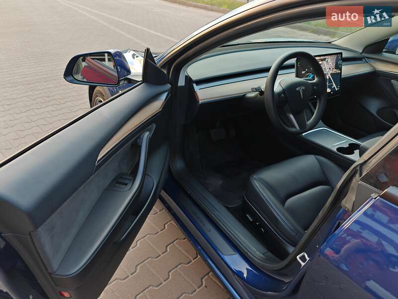 Седан Tesla Model 3 2023 в Золотоноше