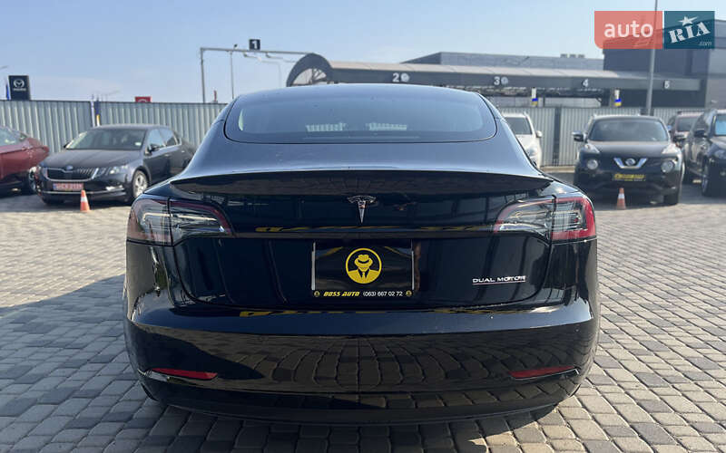 Седан Tesla Model 3 2021 в Мукачевому