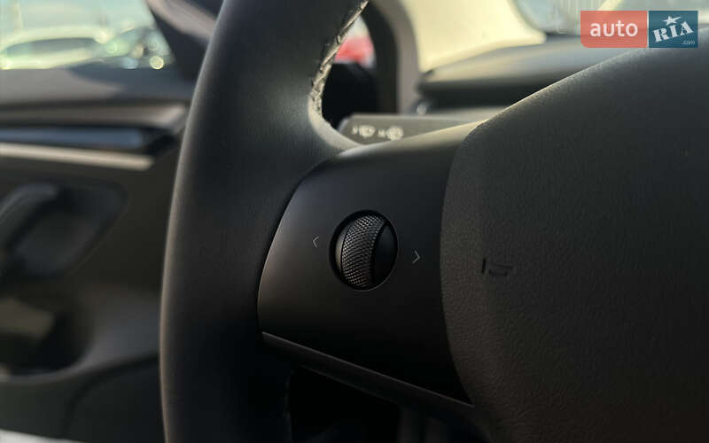 Седан Tesla Model 3 2021 в Мукачевому