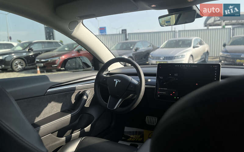 Седан Tesla Model 3 2021 в Мукачевому