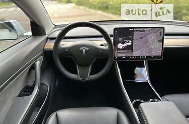 Седан Tesla Model 3 2020 в 