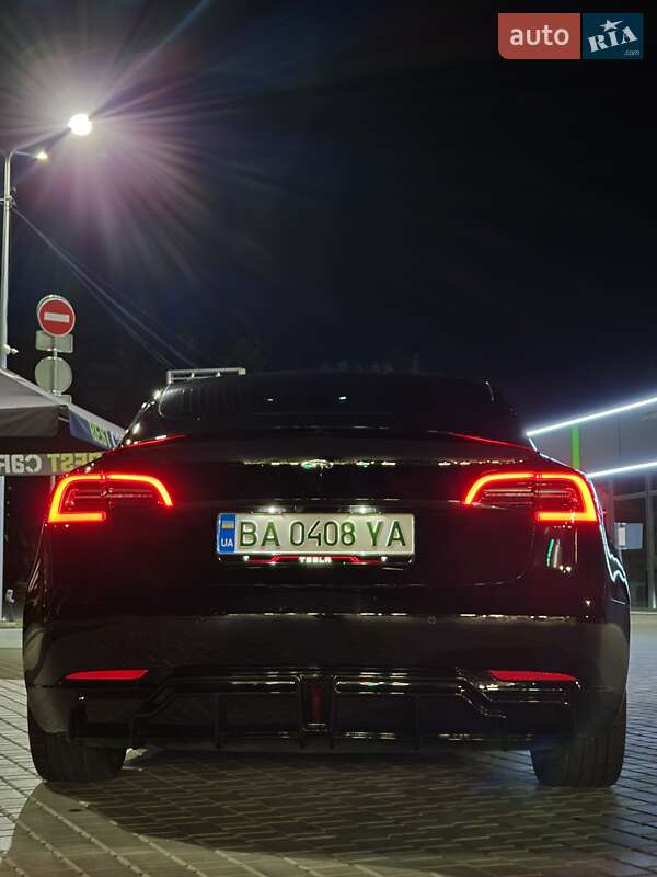 Седан Tesla Model 3 2019 в Кропивницком