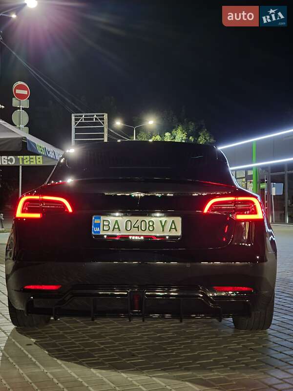 Седан Tesla Model 3 2019 в Кропивницком