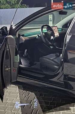 Седан Tesla Model 3 2019 в 