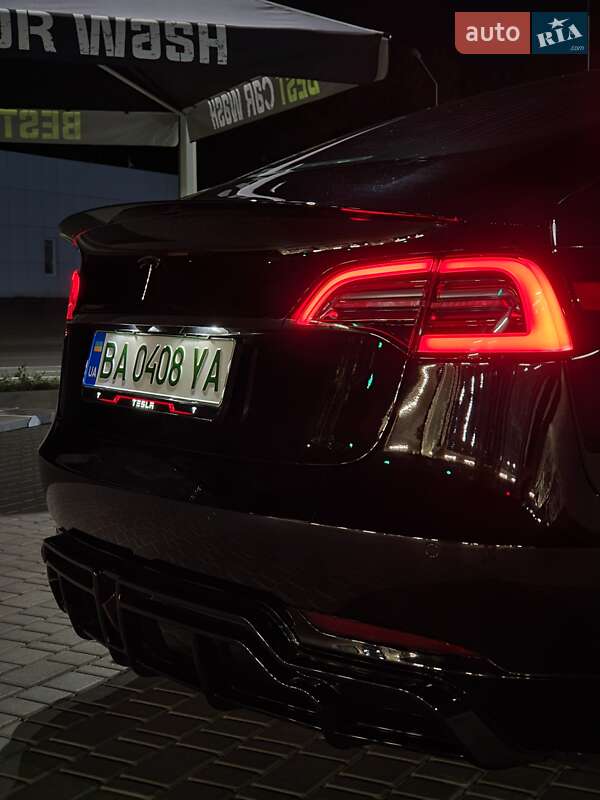 Седан Tesla Model 3 2019 в Кропивницком
