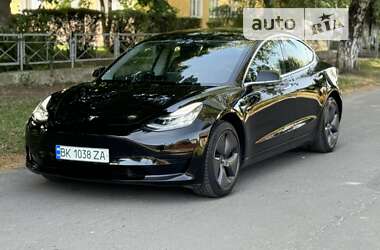 Седан Tesla Model 3 2019 в Дубні