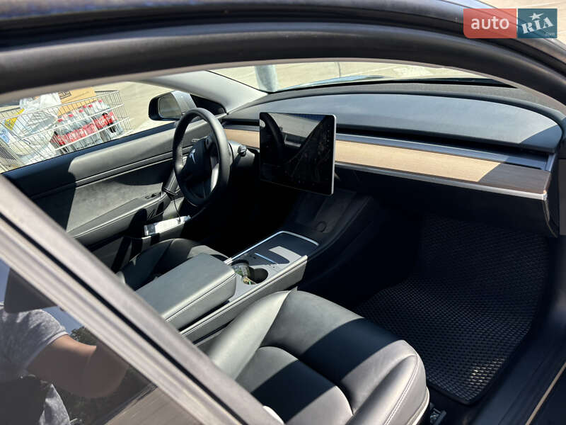 Седан Tesla Model 3 2021 в Одессе