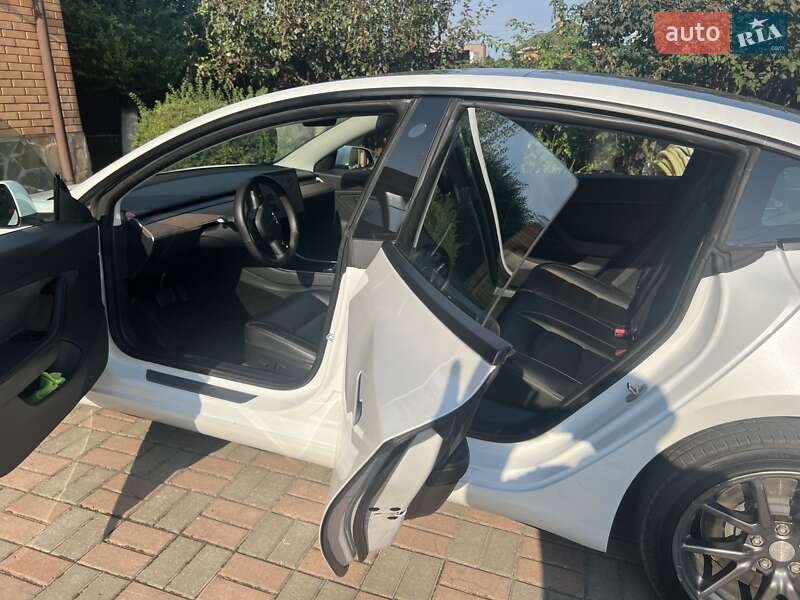 Седан Tesla Model 3 2020 в Києві