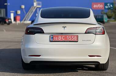 Седан Tesla Model 3 2022 в Ровно
