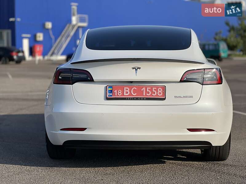 Седан Tesla Model 3 2022 в Ровно
