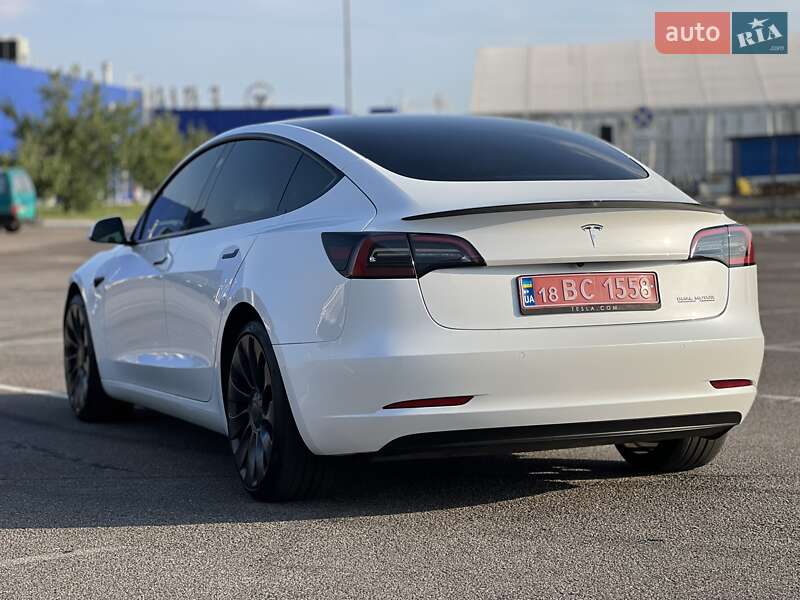 Седан Tesla Model 3 2022 в Ровно
