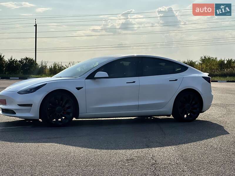 Седан Tesla Model 3 2022 в Ровно