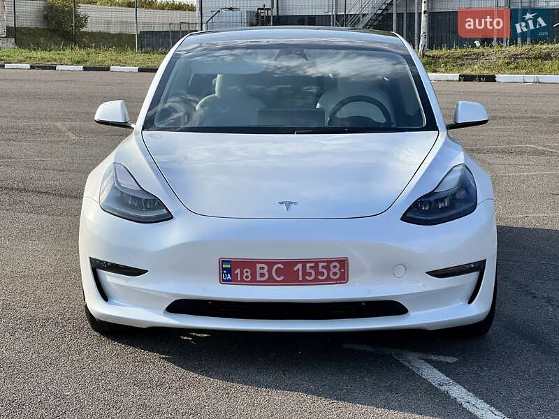 Седан Tesla Model 3 2022 в Ровно