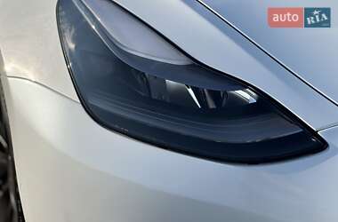 Седан Tesla Model 3 2022 в Ровно