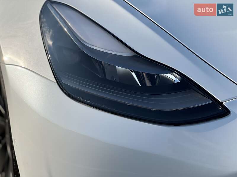 Седан Tesla Model 3 2022 в Ровно