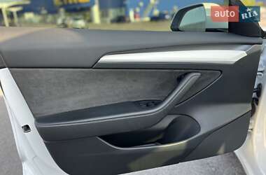 Седан Tesla Model 3 2022 в Ровно