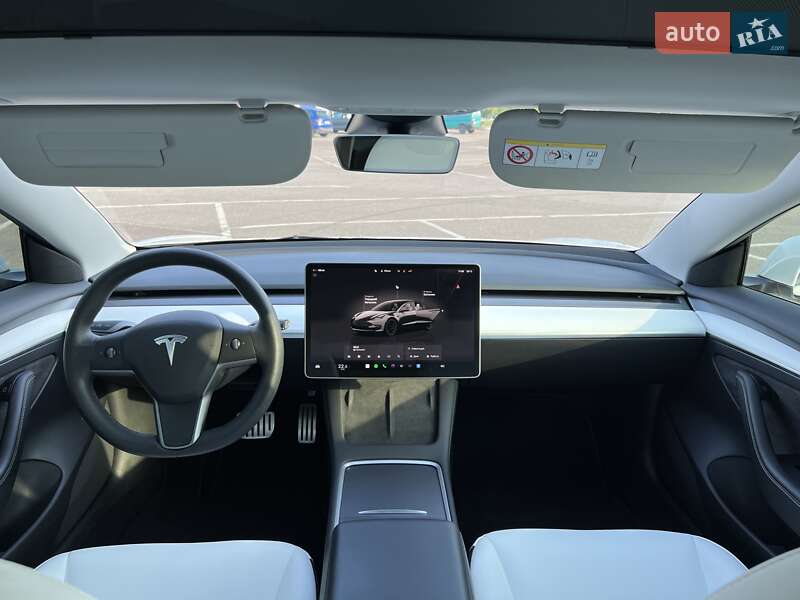 Седан Tesla Model 3 2022 в Ровно
