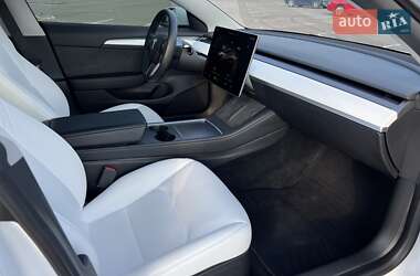 Седан Tesla Model 3 2022 в Ровно