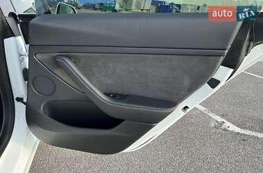 Седан Tesla Model 3 2022 в Ровно
