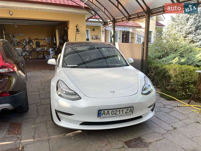 Седан Tesla Model 3 2020 в Києві