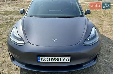 Седан Tesla Model 3 2023 в 