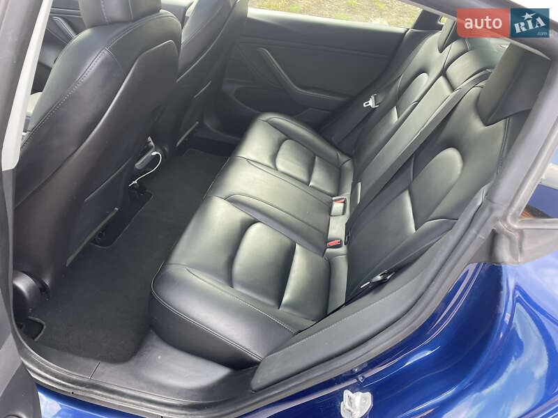 Седан Tesla Model 3 2019 в Кам'янському