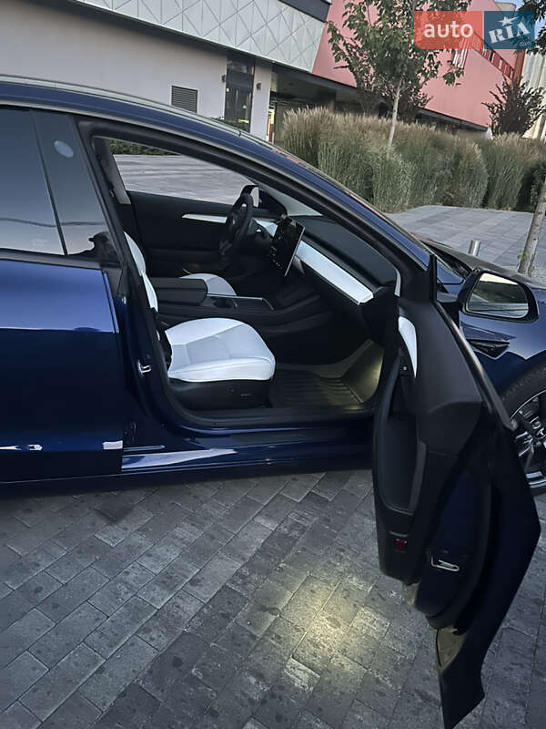 Седан Tesla Model 3 2022 в Киеве