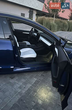 Седан Tesla Model 3 2022 в 