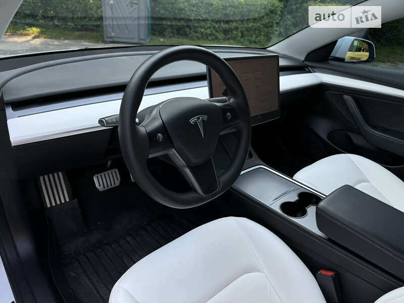 Седан Tesla Model 3 2022 в Львове