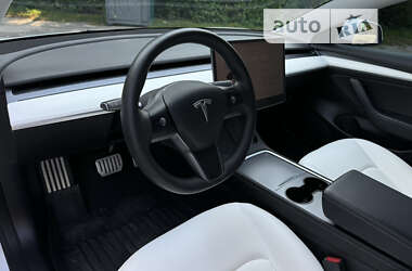 Седан Tesla Model 3 2022 в 