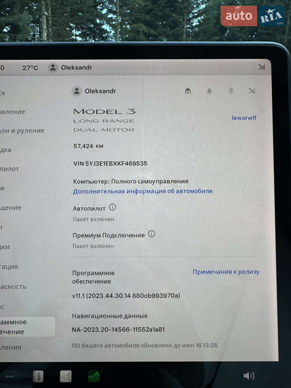 Седан Tesla Model 3 2019 в Глибокій