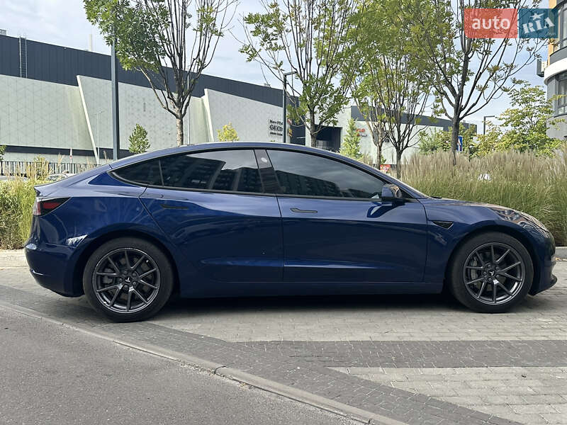 Седан Tesla Model 3 2022 в Києві